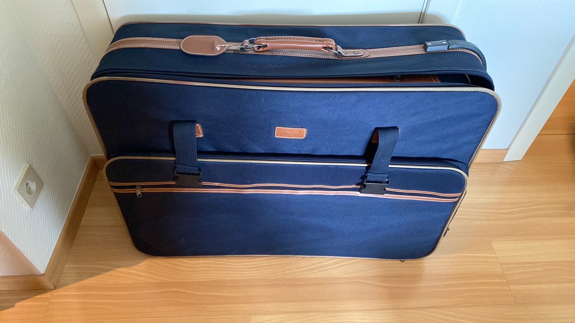 3 in elkaar passende reiskoffers, Ophalen, Gebruikt, Zacht kunststof