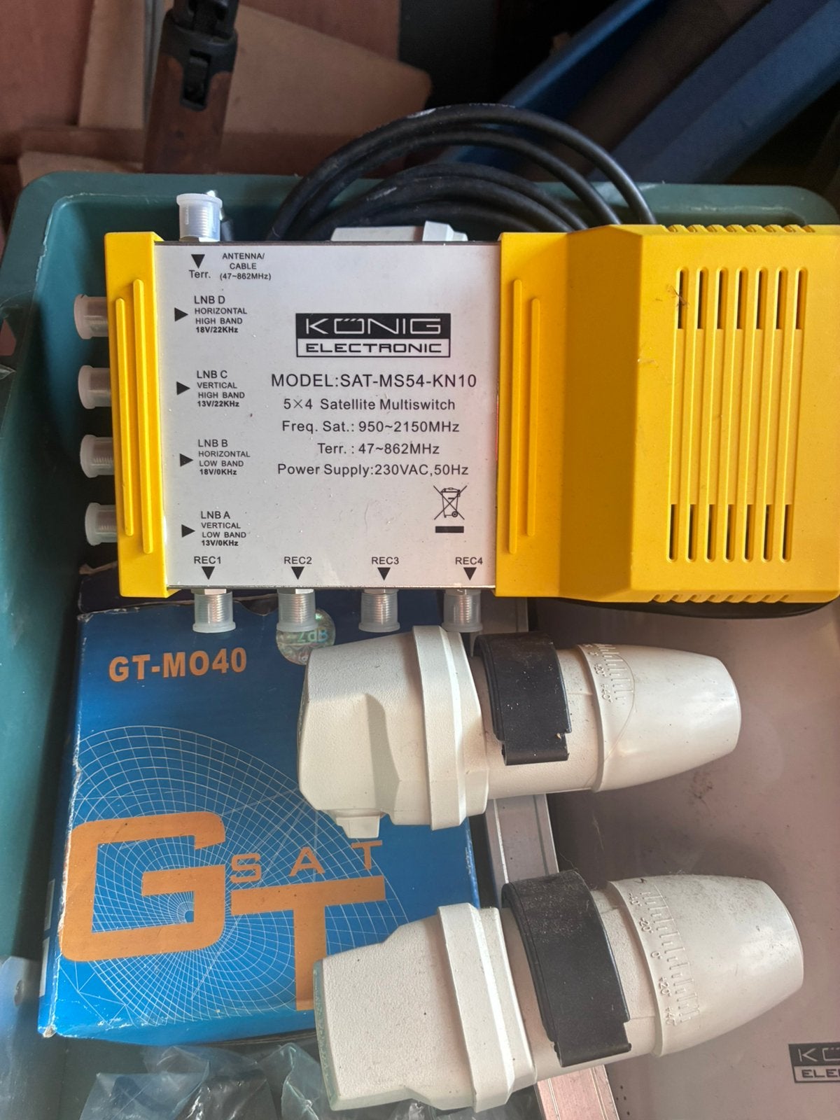 Satteliet ontvangst onderdelen en verdeler., Audio, Tv en Foto, Schotelantennes, Ophalen of Verzenden, Nieuw, (Schotel)antenne-accessoires