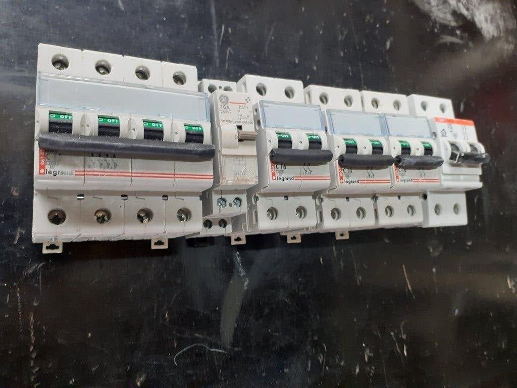 automatische zekeringen 4 euro  en contactoren, Enlèvement, Comme neuf