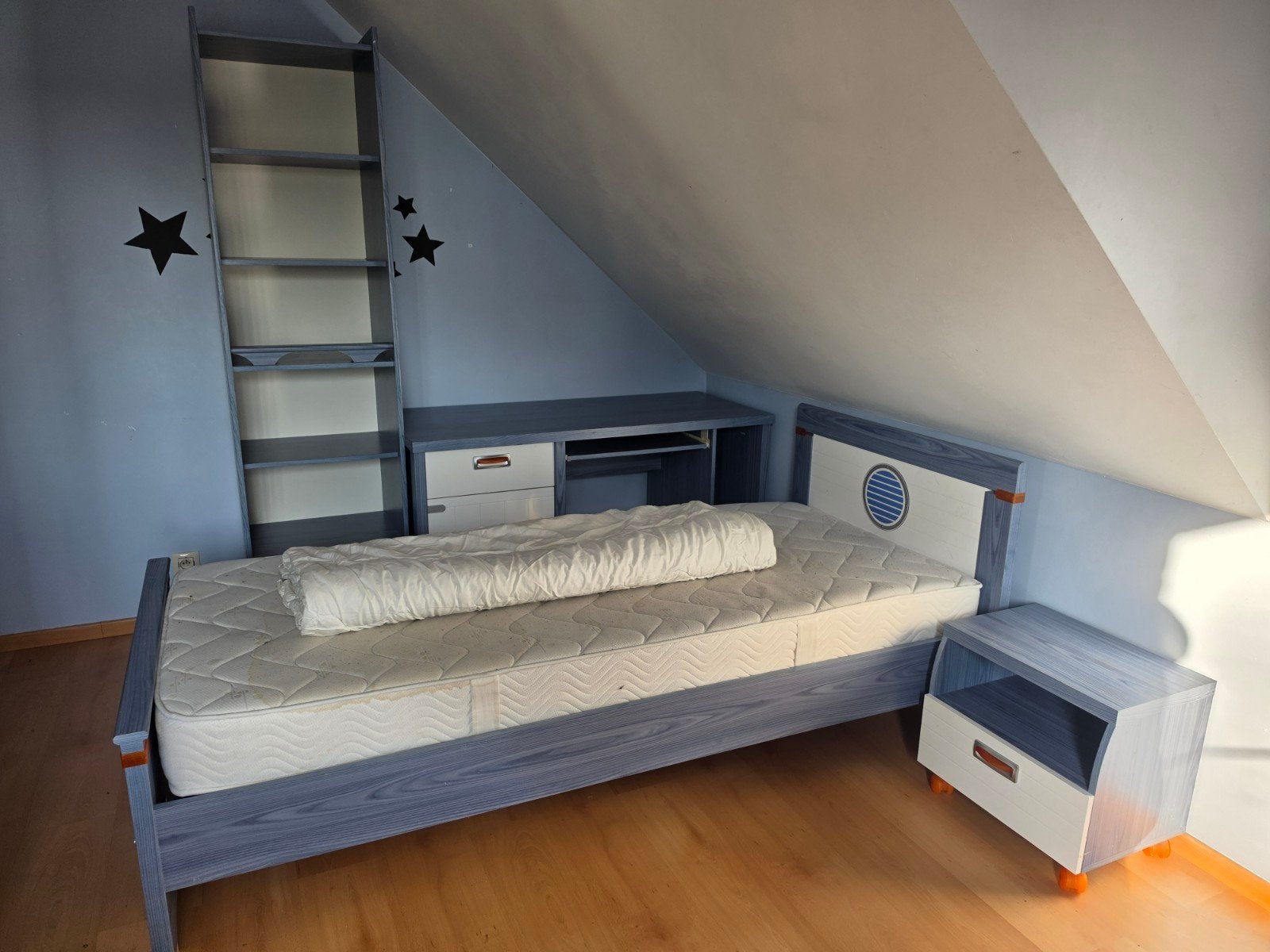 chambre enfant, Enlèvement, Utilisé, Une personne, Bleu et blanc