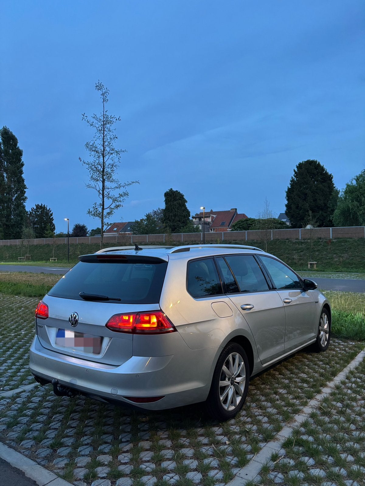 Salon Golf 7 Variant, Achat, Noir, 5 portes, Particulier