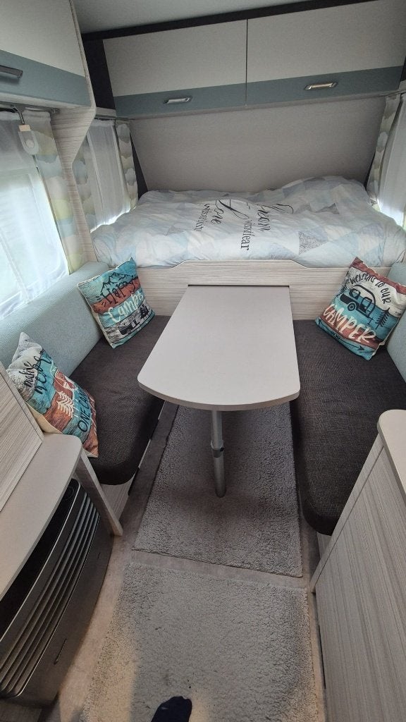Caravan, 7 tot 8 meter, Treinzit, Particulier, Dethleffs