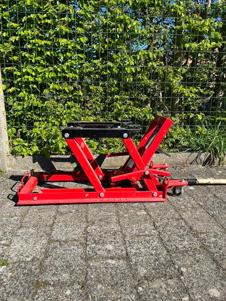 Motorfiets-lift, Motoren, Ophalen
