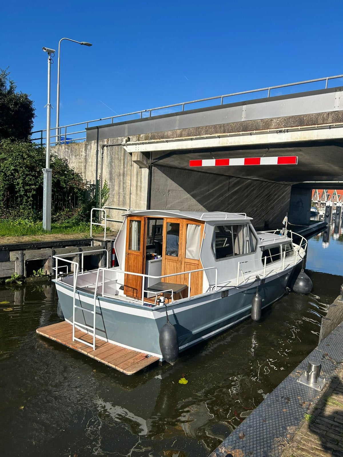 Bateau à moteur Hooveld OK, tout est neuf, , , chauffé, Enlèvement, Comme neuf