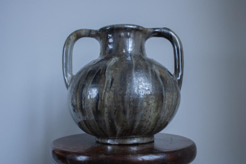 Mildly Chipped Ceramic Roger Guerin Jug, Keramieke Kruik, Antiek en Kunst, Ophalen of Verzenden