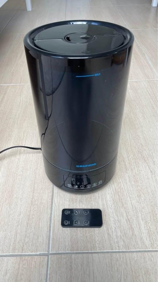 Grundig Luchtbevochtiger 4,3L Zwart + Afstandsbediening, Elektronische apparatuur, Ophalen of Verzenden, Gebruikt, Luchtbevochtiger