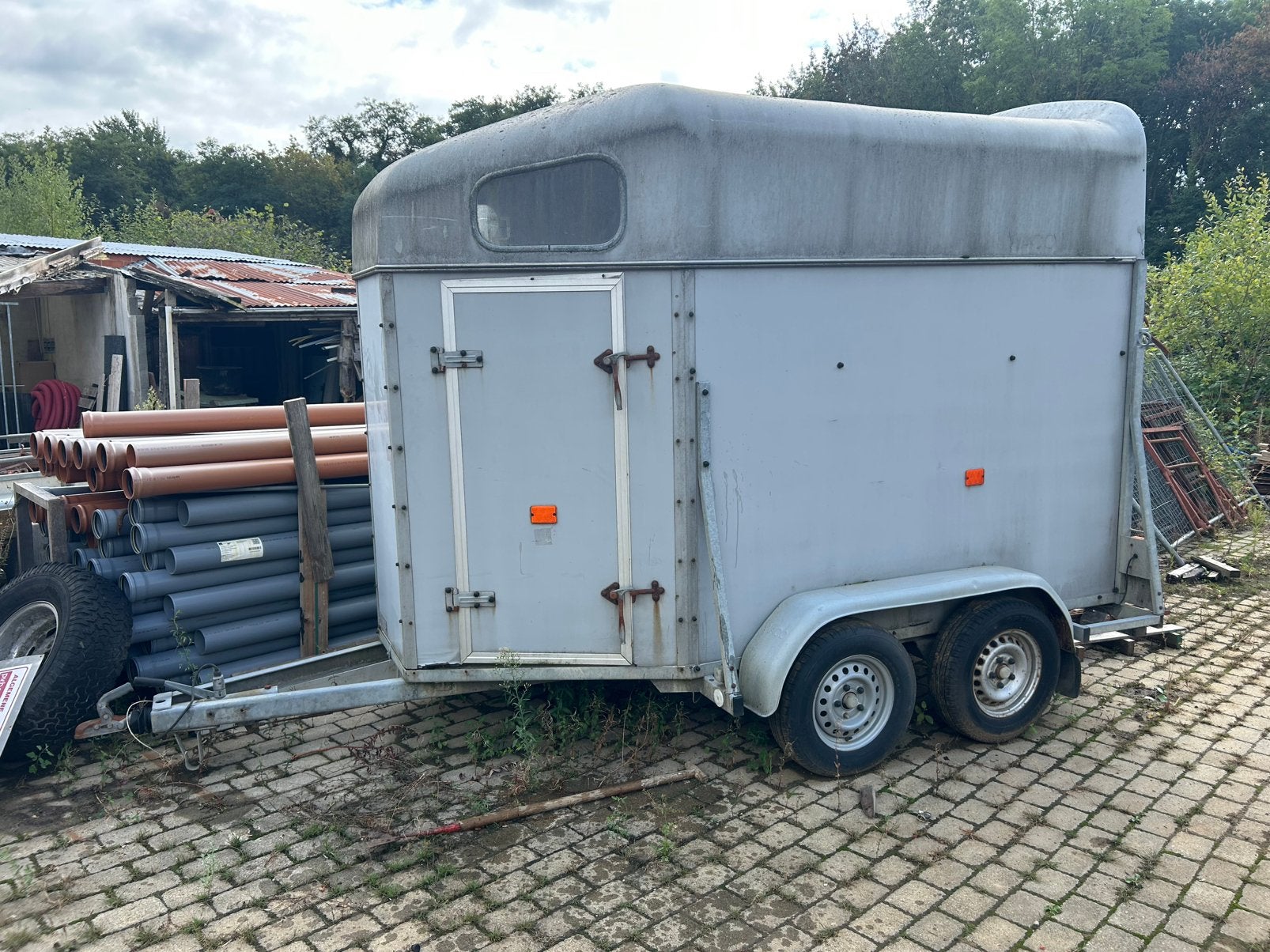 Degelijke WACO 2-paards paardentrailer –1.800 kg –opknapwerk, Dieren en Toebehoren, Ophalen, Gebruikt