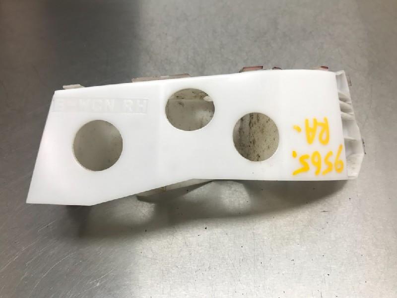 SUPPORT PARE-CHOCS ARRIÈRE DROIT Subaru Legacy Wagon (BR), Utilisé, Subaru