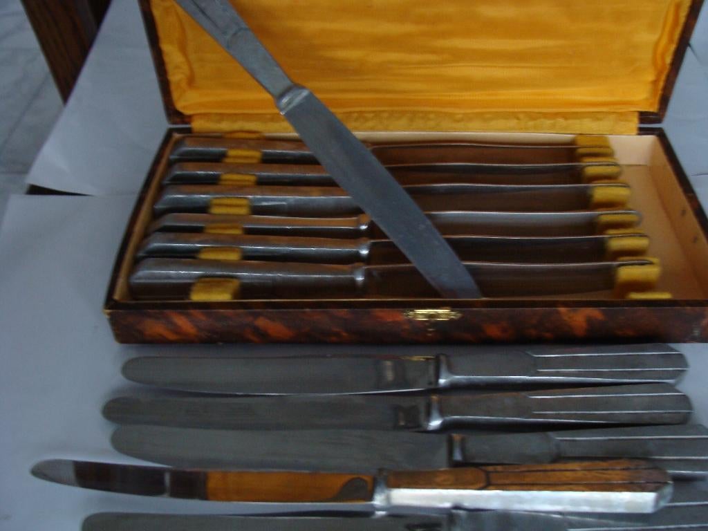 ancien,12 couteaux inox avec son coffret, vintage, Enlèvement ou Envoi