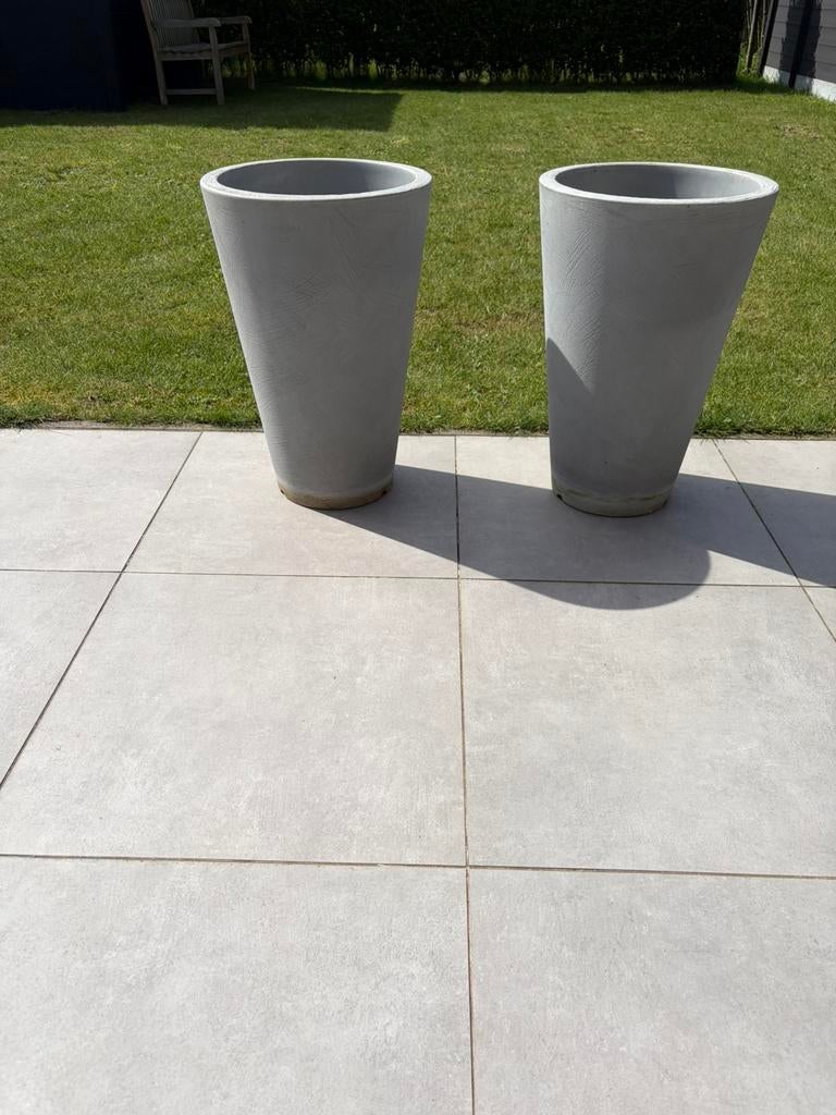 Grijze bloempotten, Tuin en Terras, Kunststof, Gebruikt, Rond, Balkon