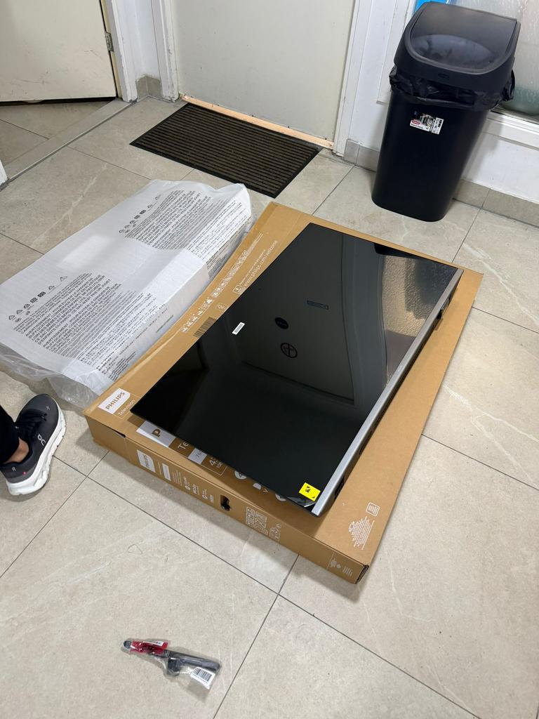 Phillips smart tv 108 cm, Doe-het-zelf en Bouw, Verwarming en Radiatoren, Ophalen, Zo goed als nieuw