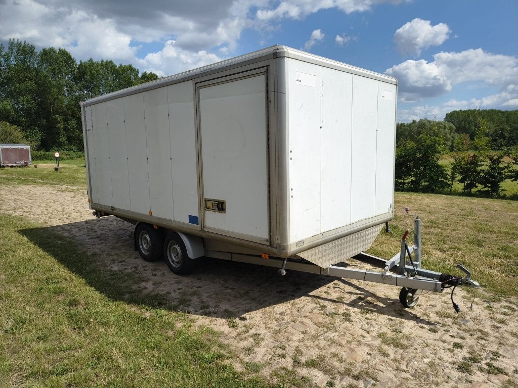 Gesloten aanhangwagen, Ophalen, Gebruikt