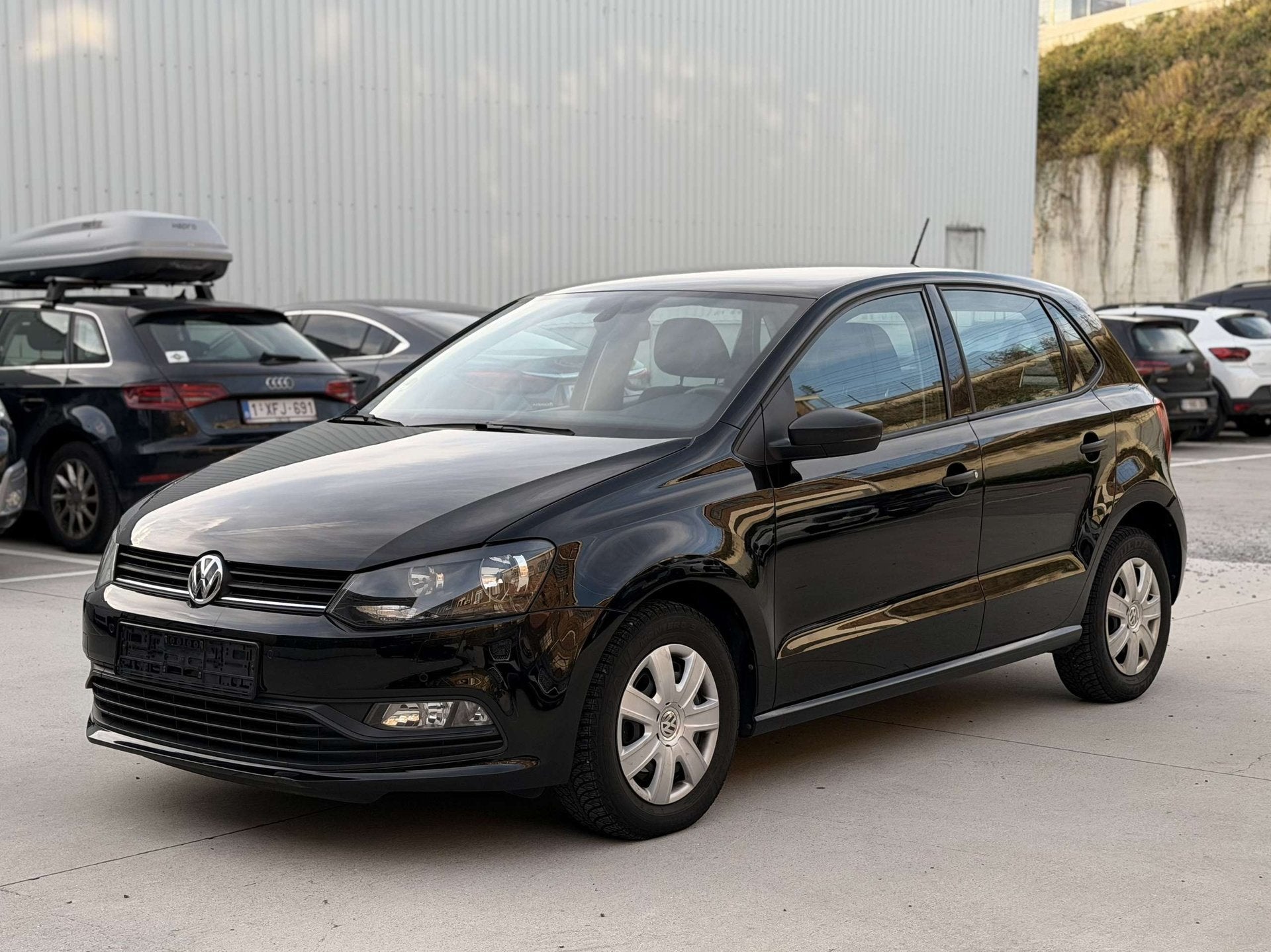 Volkswagen Polo 1.0 BENZINE • EERSTE EIGENAAR • GARANTIE, Auto's, Dealer onderhouden, Zwart, 115 g/km, Bedrijf