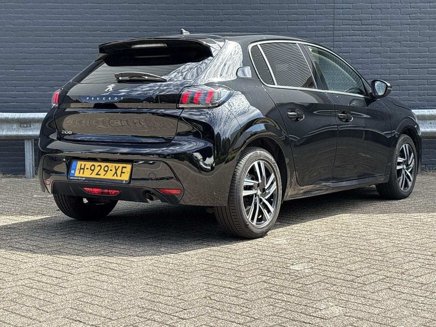 Peugeot 208 1.2 PureTech Blue Lease Allure | € 6.950,- MARGE, Autos, Peugeot, Electronic Stability Program (ESP), Achat, Entreprise