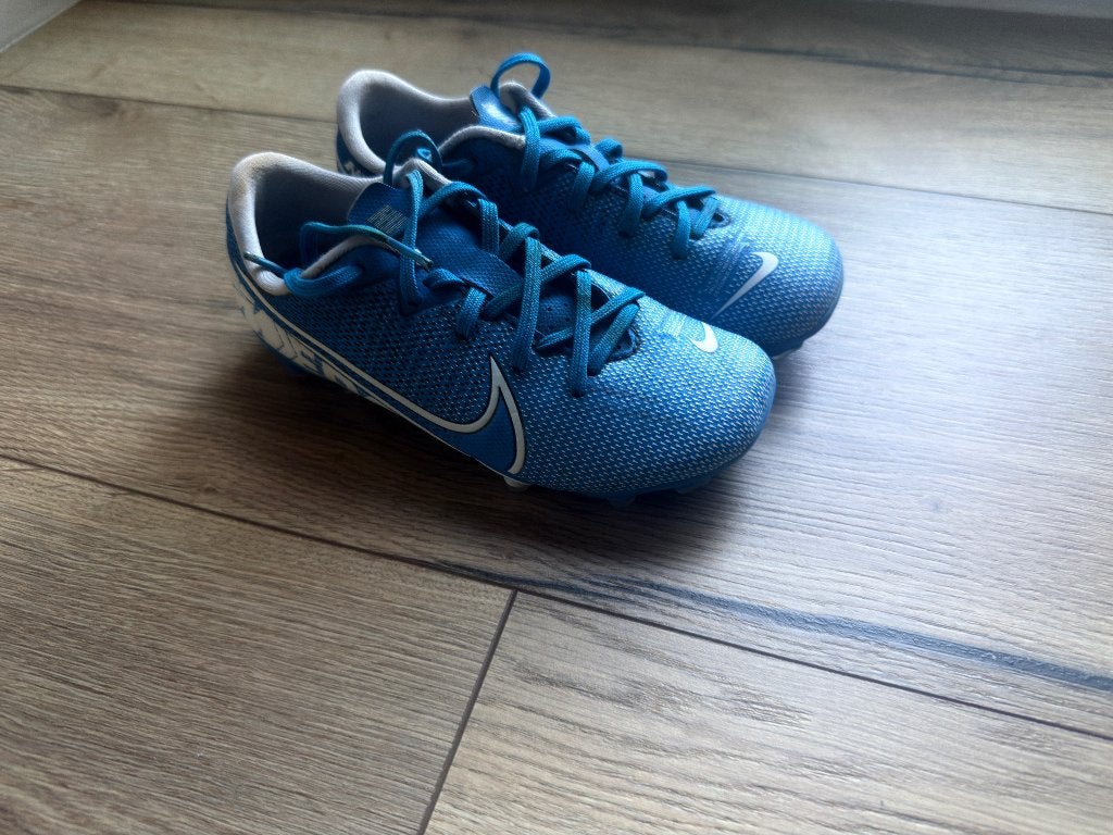 Nike voetbalschoenen maat 30 - goede staat, Sports & Fitness, Football, Enlèvement ou Envoi, Chaussures