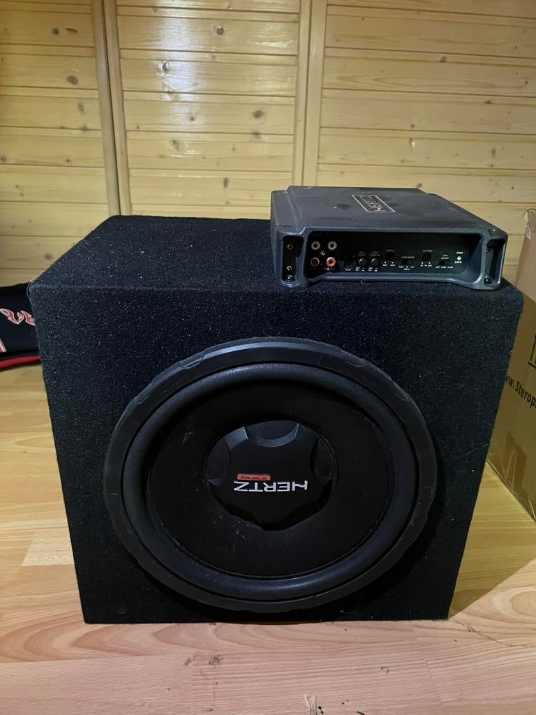 Hertz Subwoofer met versterker, Auto diversen, Autospeakers, Ophalen, Zo goed als nieuw