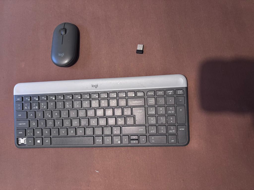 Logitech K470 + M470, Computers en Software, Toetsenbord en muis-set, Azerty, Ophalen of Verzenden, Zo goed als nieuw