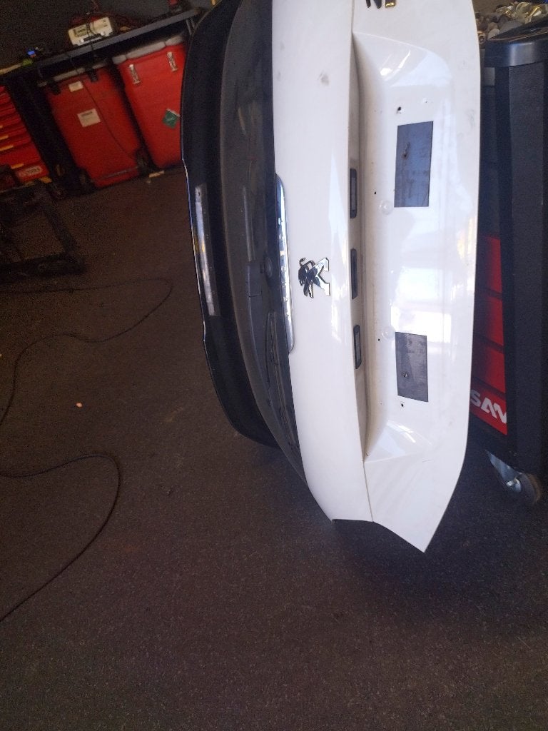 Witte P 208 Hatchback uit 2014, Ophalen, Gebruikt, Achterklep, Achter
