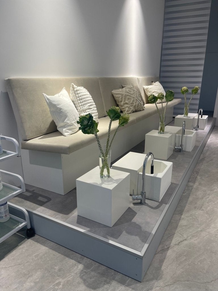 Te koop aangeboden nagelsalon inrichting, Enlèvement