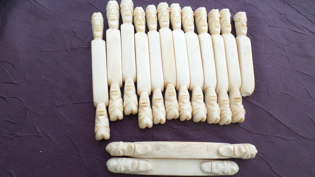 Porte-couteaux Art tribal africain ancien, Afrique, Enlèvement ou Envoi