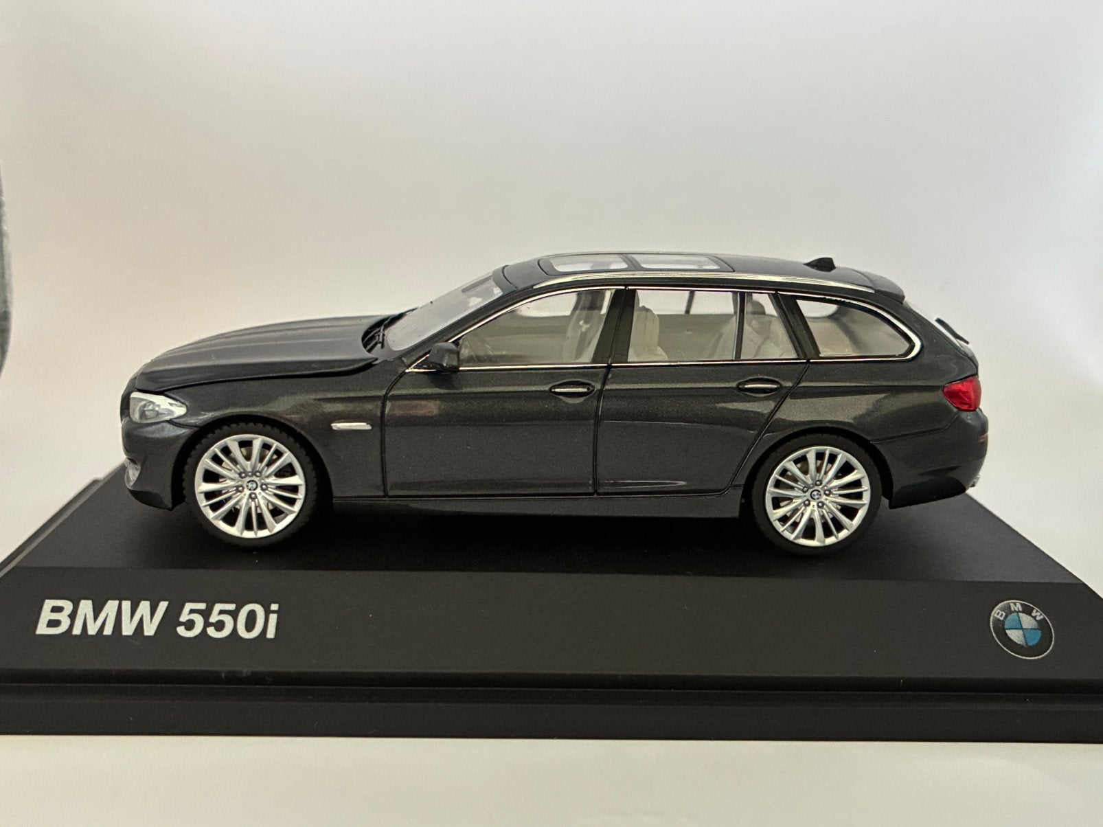BMW 5-serie 5er Touring (Type F11) 2011 - Schuco, Hobby en Vrije tijd, Modelauto's | 1:43, Verzenden, Nieuw, Auto, Schuco