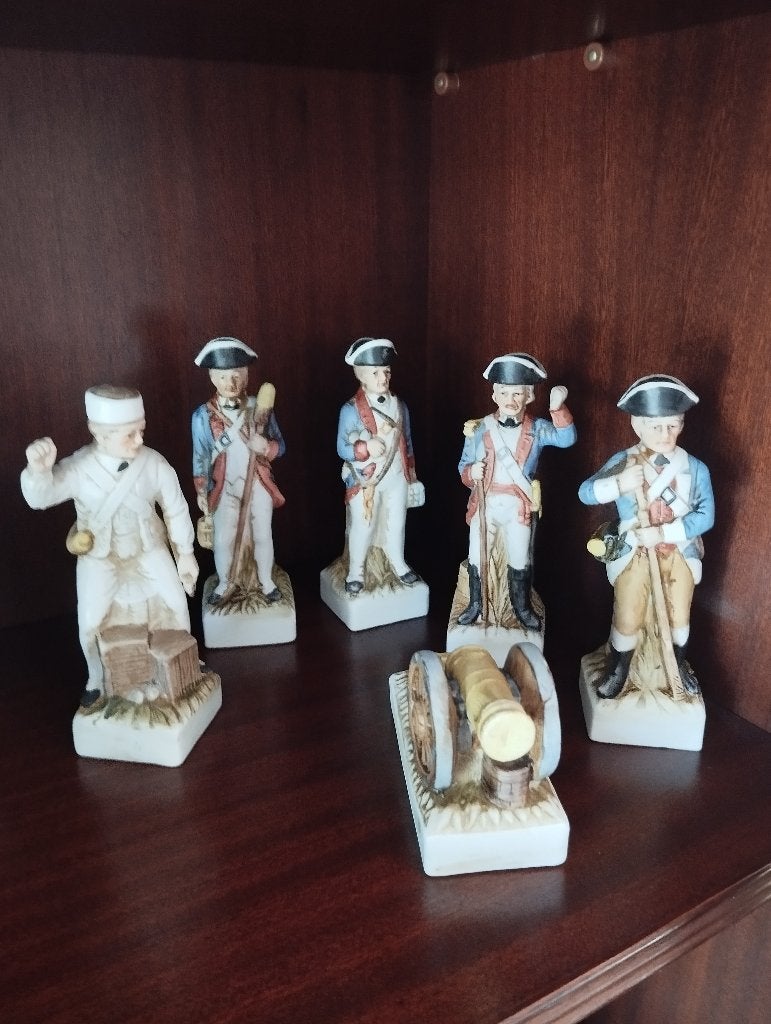 6 personnages en biscuit porcelaine du 18 e siècle, Antiquités & Art, Enlèvement ou Envoi
