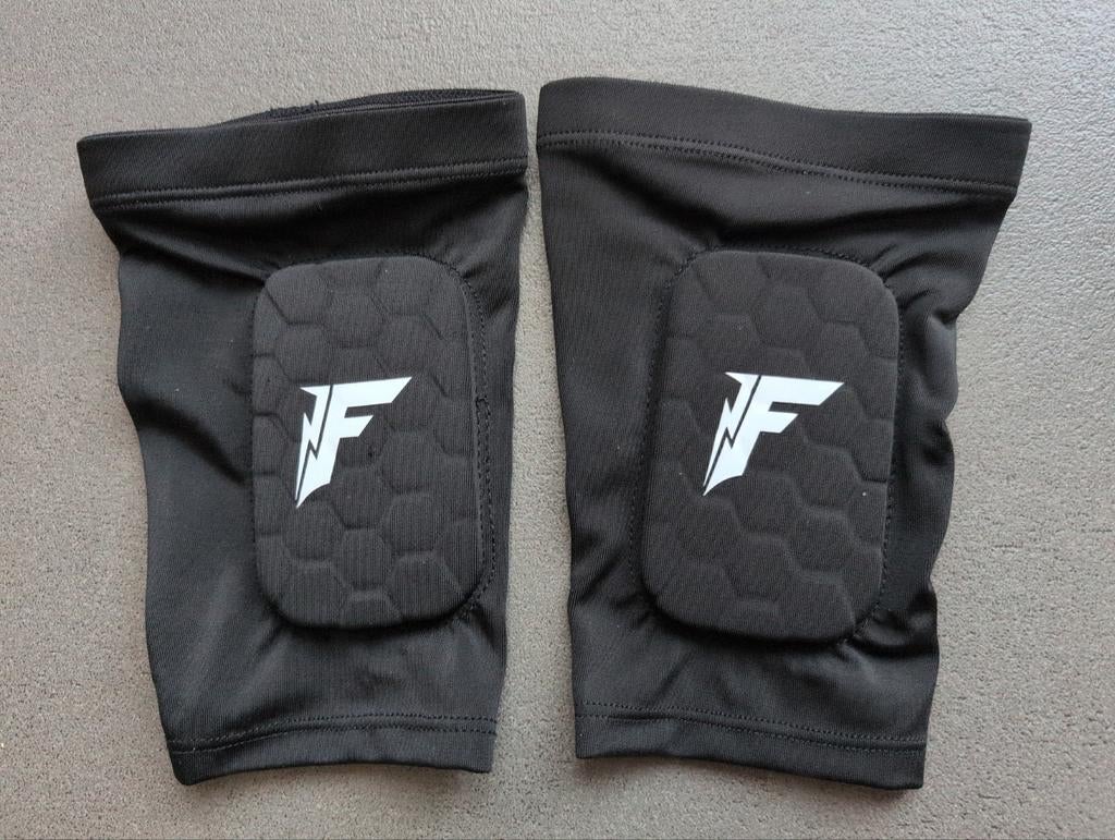 Flair Built-in Shin Pads - taille 10x16 cm (11-15 ans), Sport en Fitness, Voetbal, Maat M, Nieuw, Overige typen