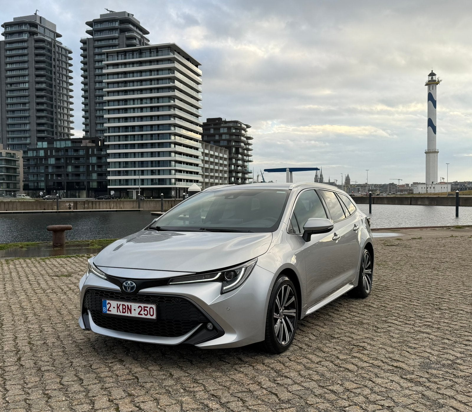 Toyota Corolla TS / Style 1.8 Hybride 2023, Autos, Argent ou Gris, Achat, Euro 6, Corolla