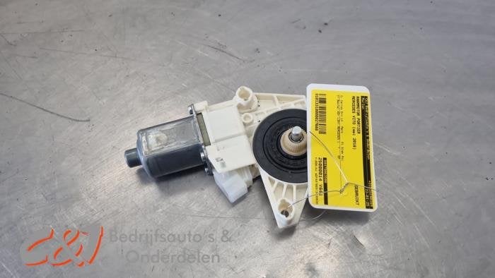 Raammotor Portier van een Mercedes Vito, Gebruikt, -, Ophalen of Verzenden, -
