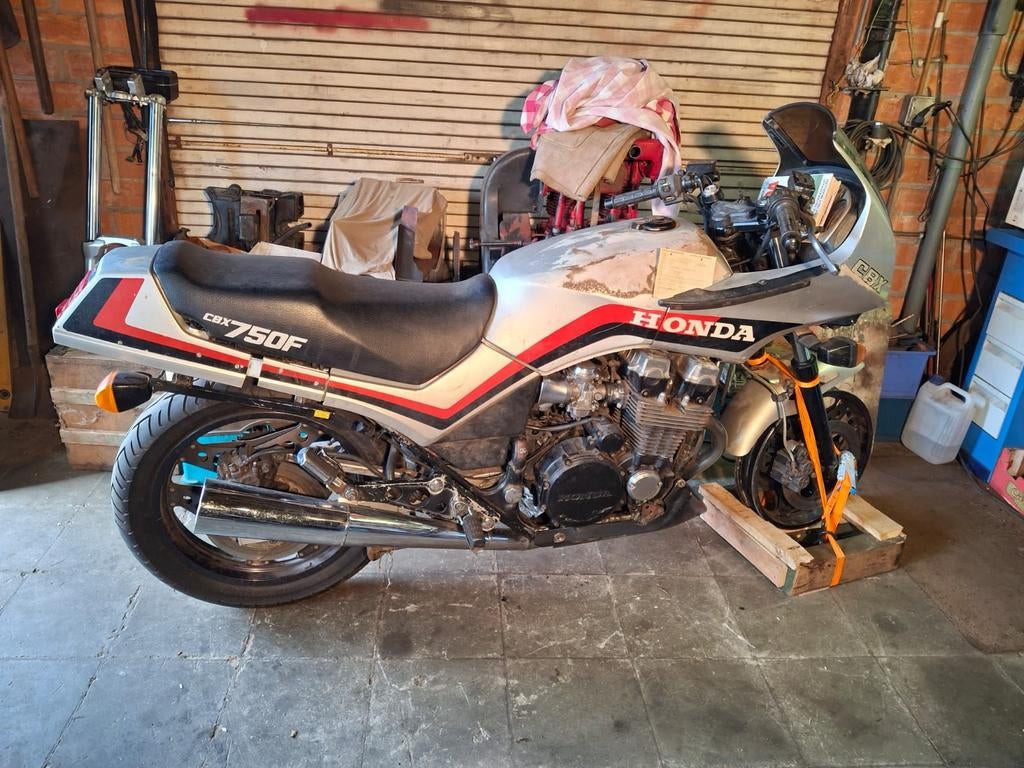 Honda CBX 750F, Motoren