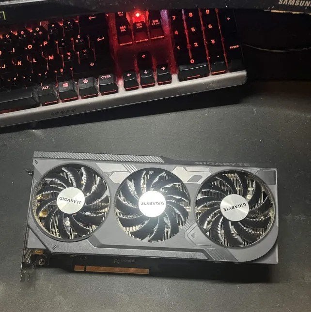 Gigabyte RTX 4070 12 GB, Computers en Software, Videokaarten, Ophalen, Zo goed als nieuw, Nvidia, HDMI
