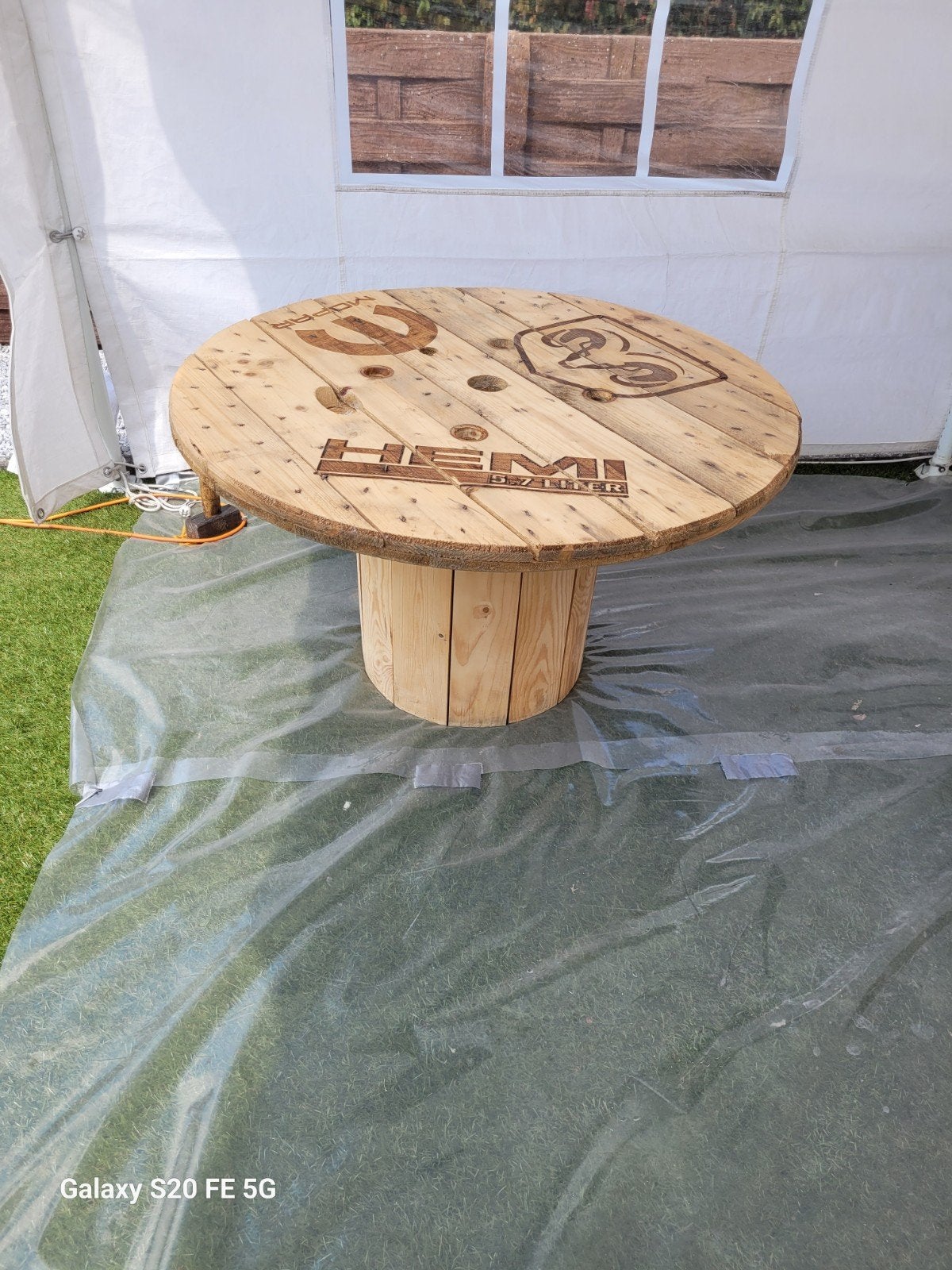 Tafeltje Dodge Ram .Natuurhoud.90 cm doorsnee  hoogte 50 cm, Rond, 75 cm of meer, Hout, Ophalen