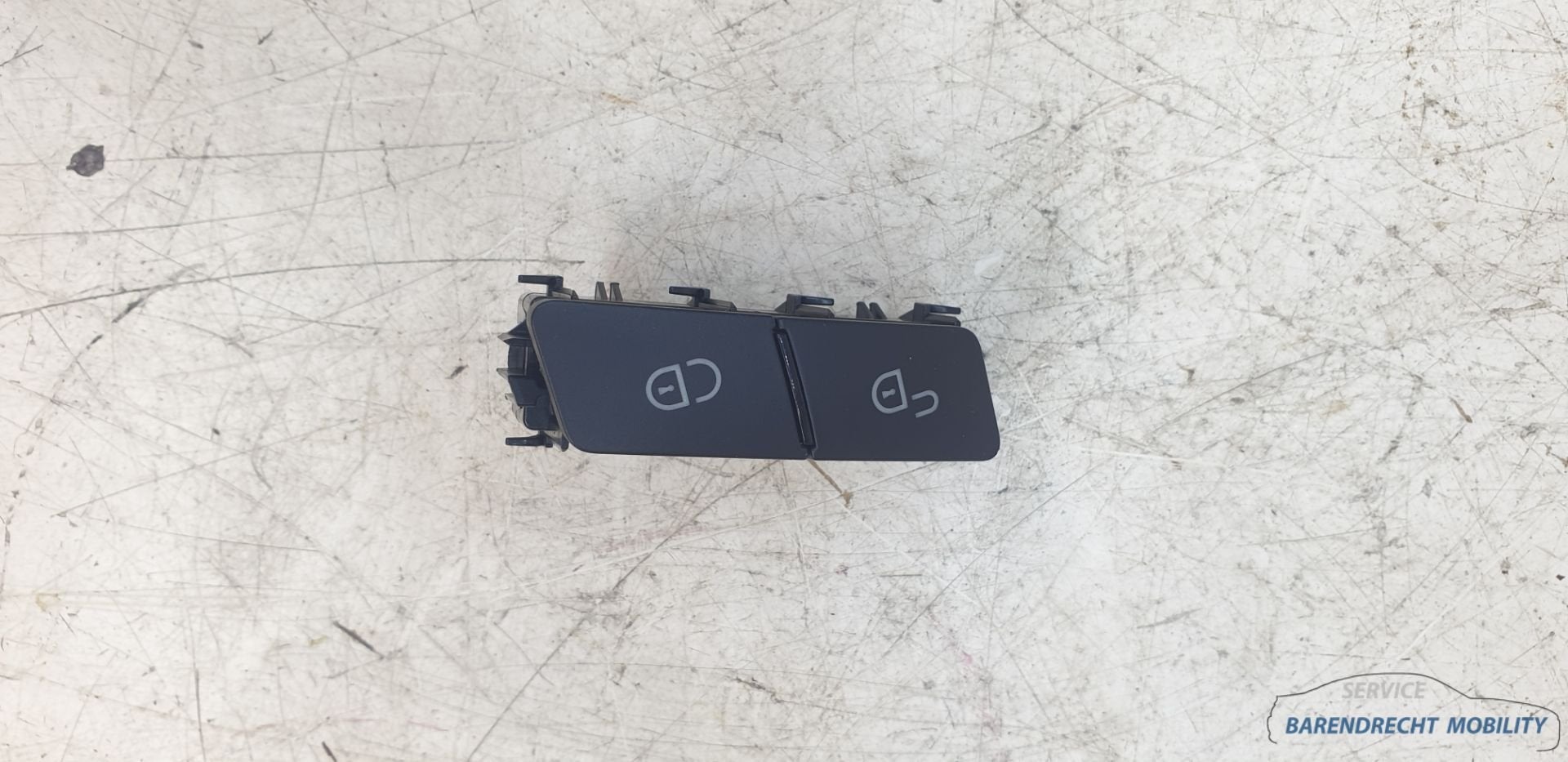 Centrale vergrendeling schakelaar W212 E-klasse Mercedes 204, Gebruikt, Mercedes-Benz AG, Mercedes-Benz, Mercedesstrasse 120
70372  Stuttgart, DE