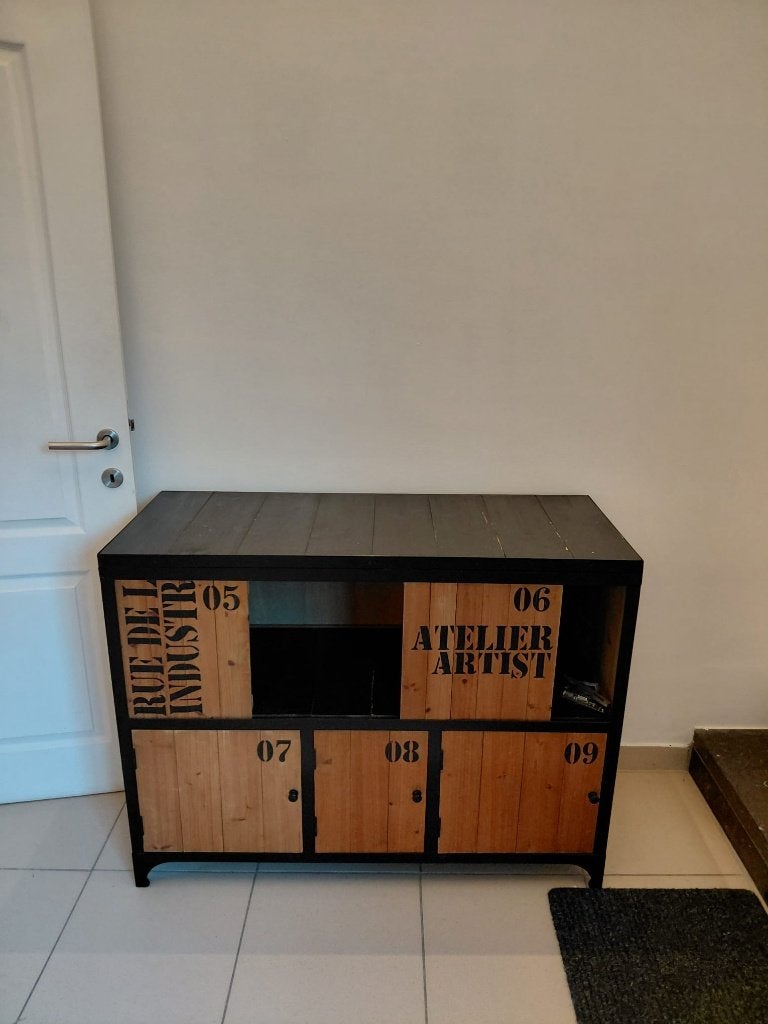 dressoir, Huis en Inrichting, Kasten | Dressoirs, Zo goed als nieuw, 100 tot 150 cm, 25 tot 50 cm, Met deur(en), Ophalen