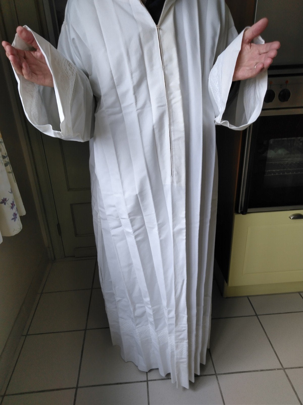 Saint ou carnaval : robe longue blanche, pièces diverses, Enlèvement ou Envoi, Utilisé