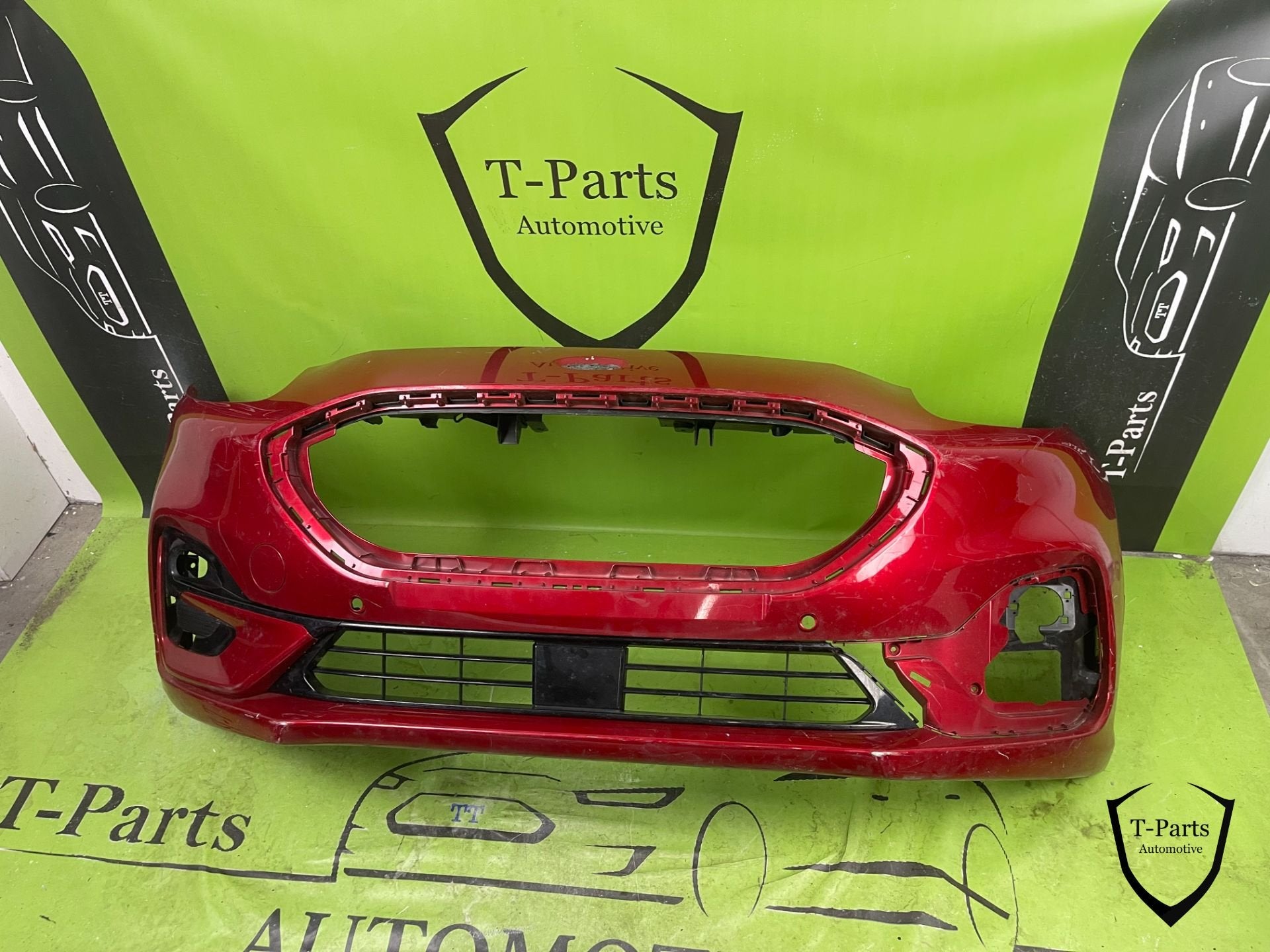 Pare-chocs avant Ford Puma ST Line 6x PDC 2520501, Pare-chocs, Info@ford.com, Ford Motor Company, American Road 1
48126  Dearborn
