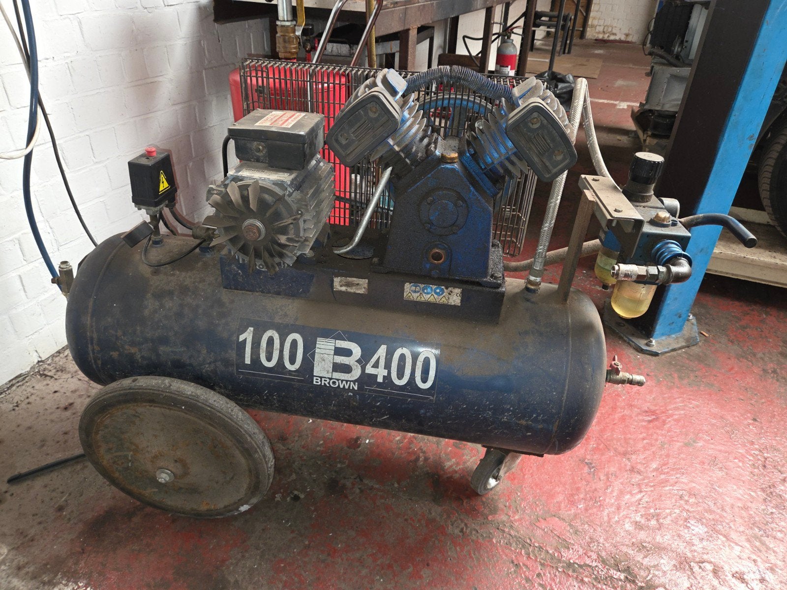 100L compressor met water scheider / oliebuffervat, Doe-het-zelf en Bouw, Compressors, Ophalen