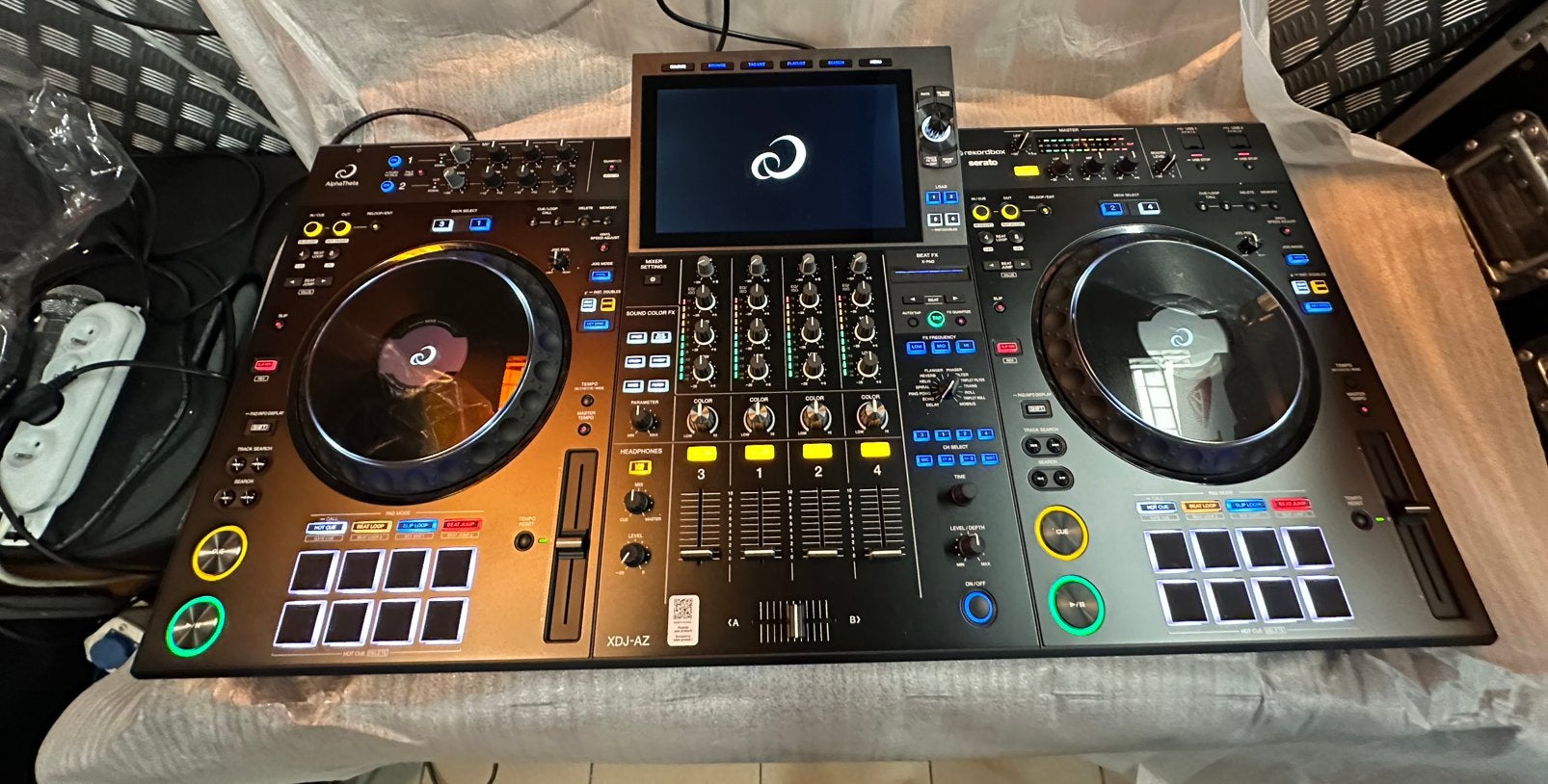 AlphaTheta XDJ-AZ Demo stuk met flightcase., Muziek en Instrumenten, Ophalen of Verzenden, Nieuw