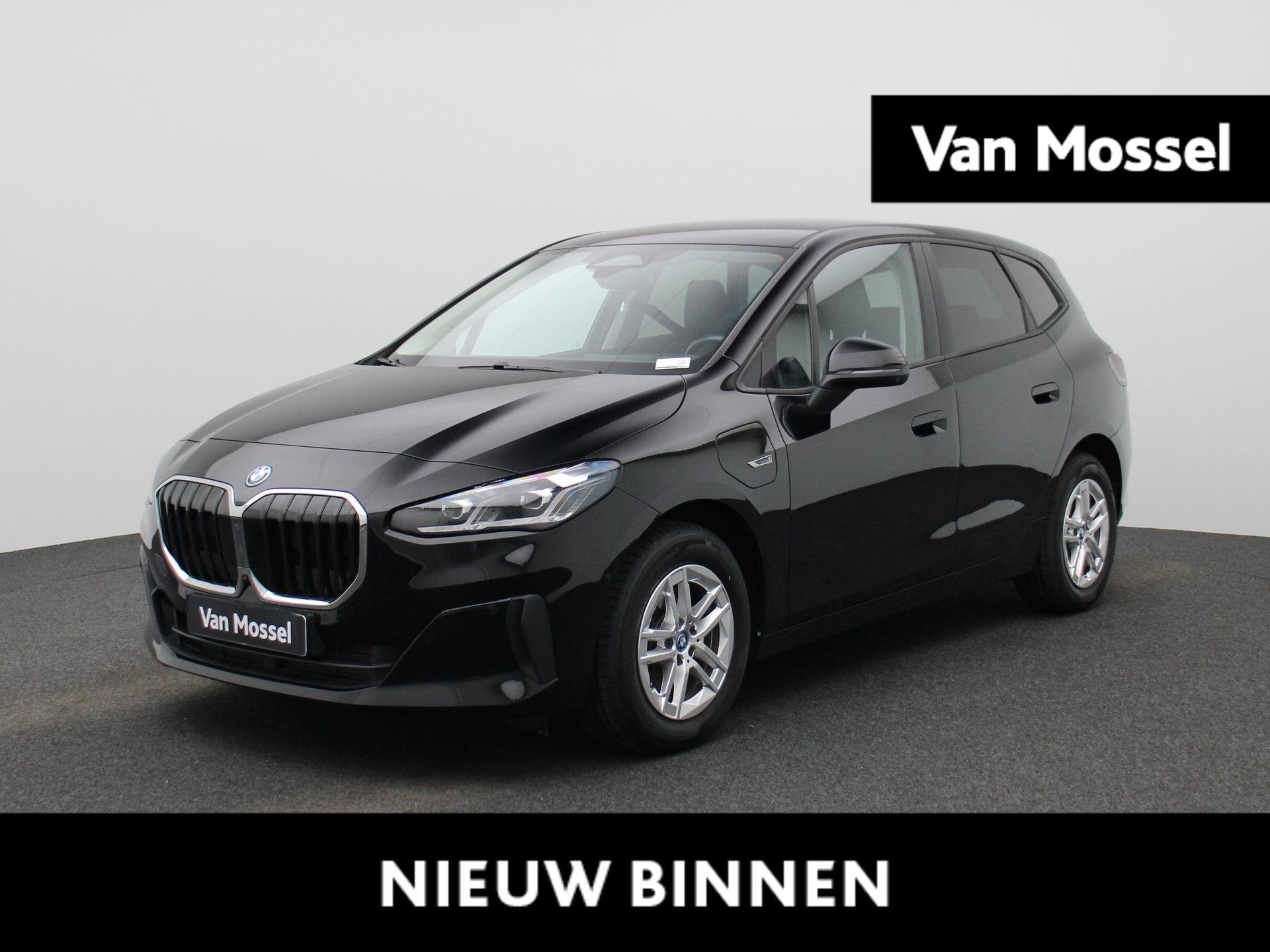 BMW 2 Reeks Active Tourer 225e xDrive STUUR- EN ZETELVERWARM, Auto's, BMW, Automaat, 245 pk, Gebruikt, Zwart