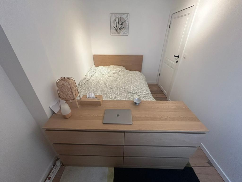 Literie (matelas et sommier inclus) et commode IKEA, Maison & Meubles, Enlèvement, Comme neuf, Deux personnes, Bois