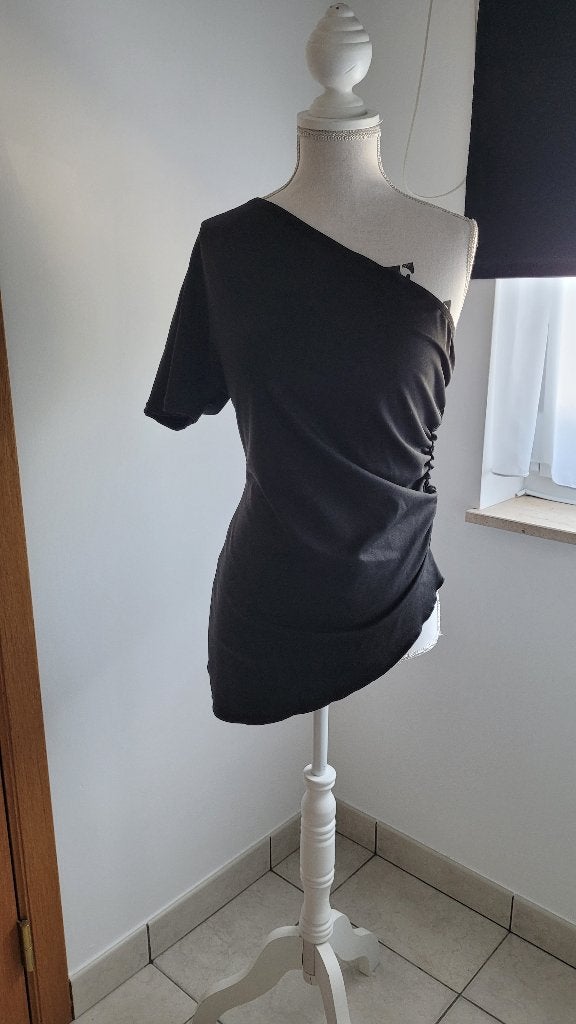 blouse dame épaule dénudée d'un côté taille S, Kleding | Dames, Blouses en Tunieken, Zwart, Ophalen of Verzenden, Zo goed als nieuw