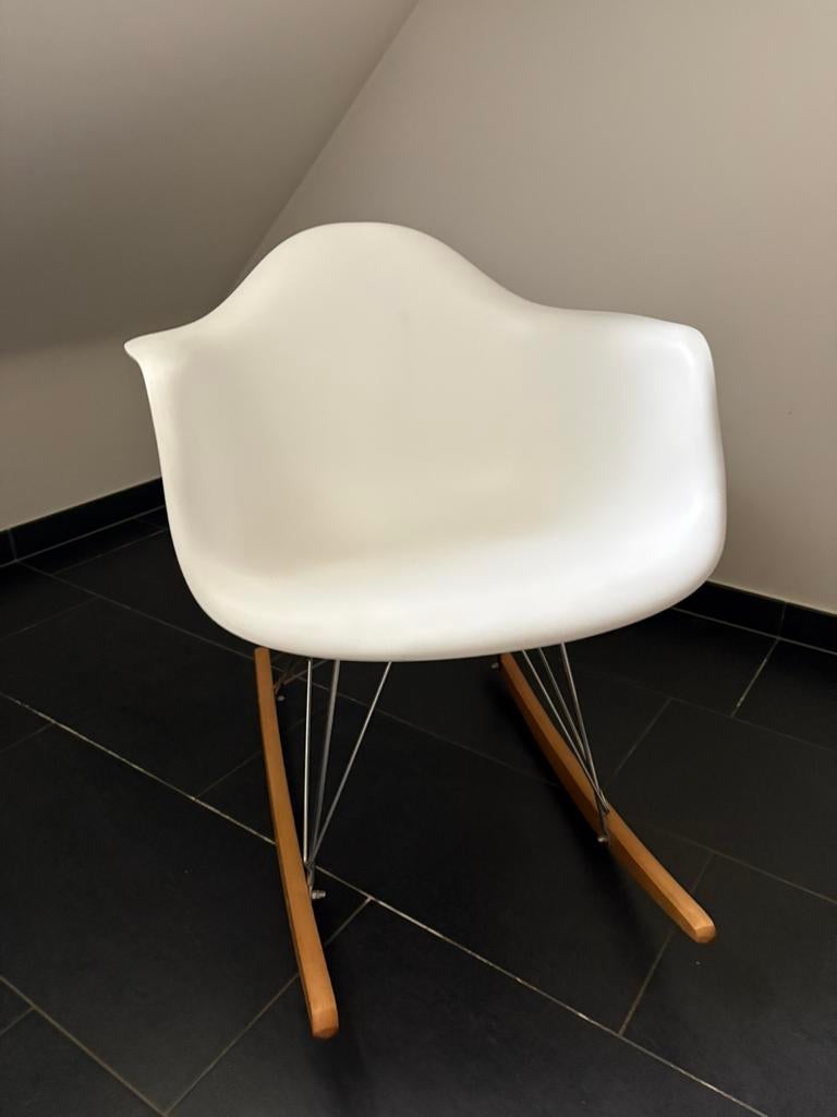 Witte schommelstoel in Eames stijl, Huis en Inrichting, Ophalen, Zo goed als nieuw, Hout