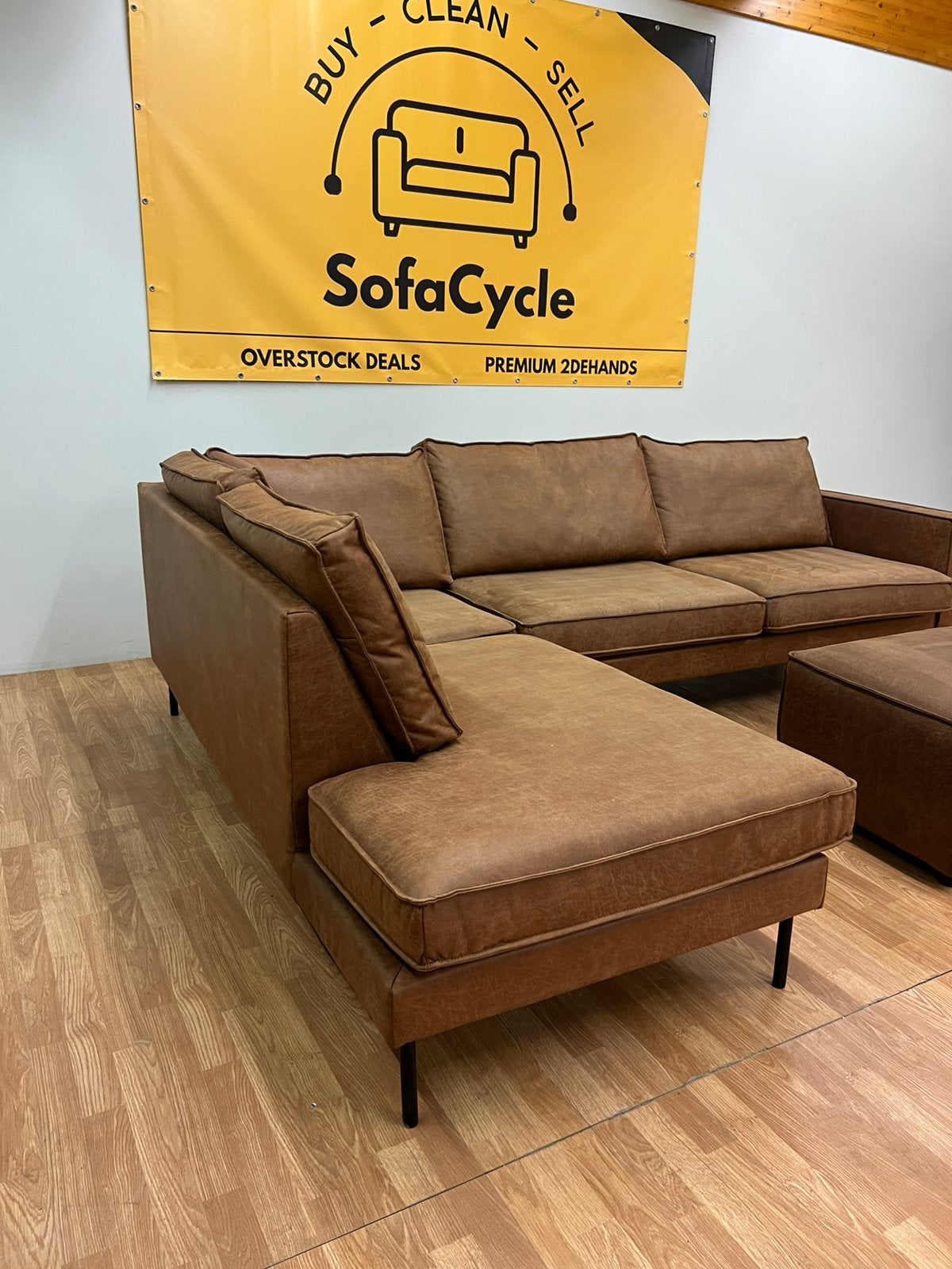 DISPONIBLE IMMÉDIATEMENT - Chaise d'angle Cognac avec pouf, Enlèvement ou Envoi, Comme neuf, SofaCycle, Info@sofacycle.be