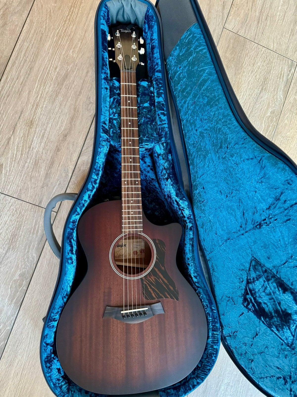 Taylor AD24ce American Dream grand auditorium westerngitaar, Muziek en Instrumenten, Behuizingen en Koffers, Ophalen of Verzenden