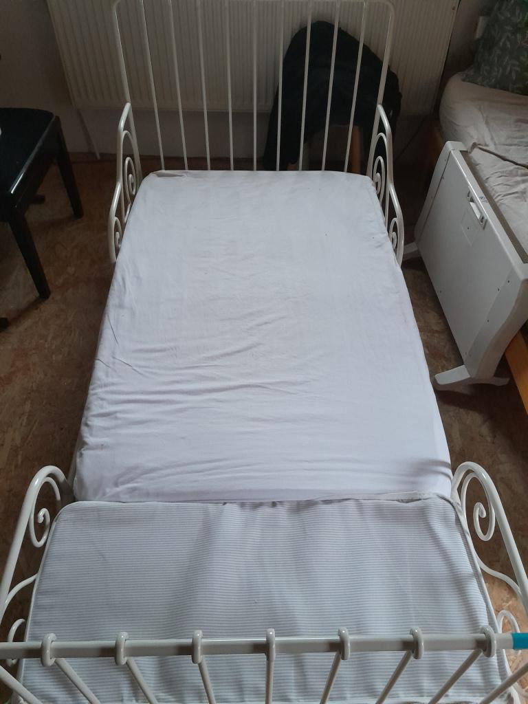 Kinderbed uitschuifbaar van 135 cm tot 200 cm, Gebruikt, 70 tot 85 cm, 140 tot 160 cm, Ophalen