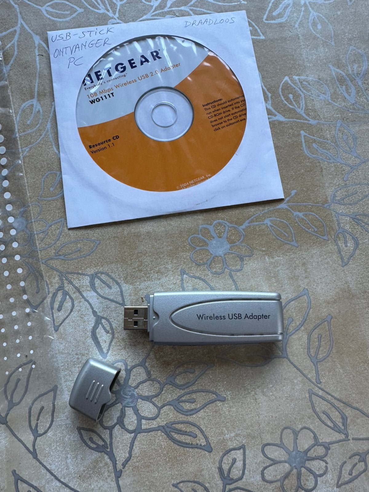 Netgear WG111T Wireless USB 2.0 Adapter met installatie-cd, Computers en Software, Ophalen of Verzenden, Gebruikt, Windows