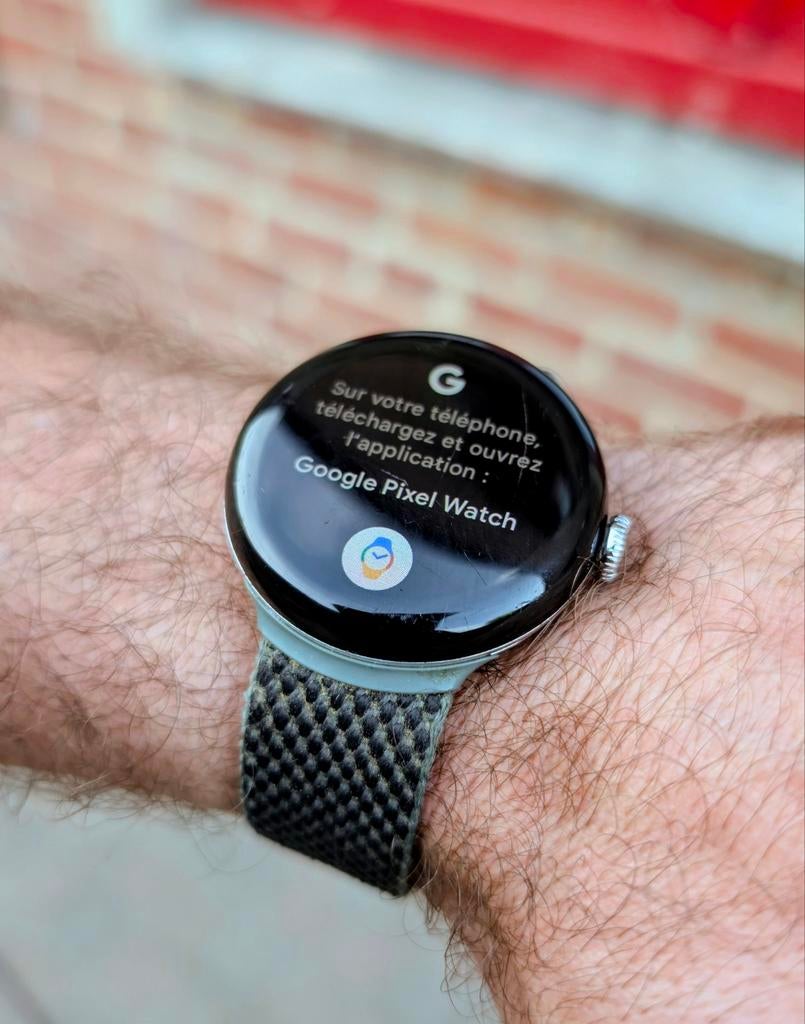 Google Pixel Watch 2 + 3 bracelets + 2 chargeurs, Étanche, Google, Enlèvement ou Envoi, État