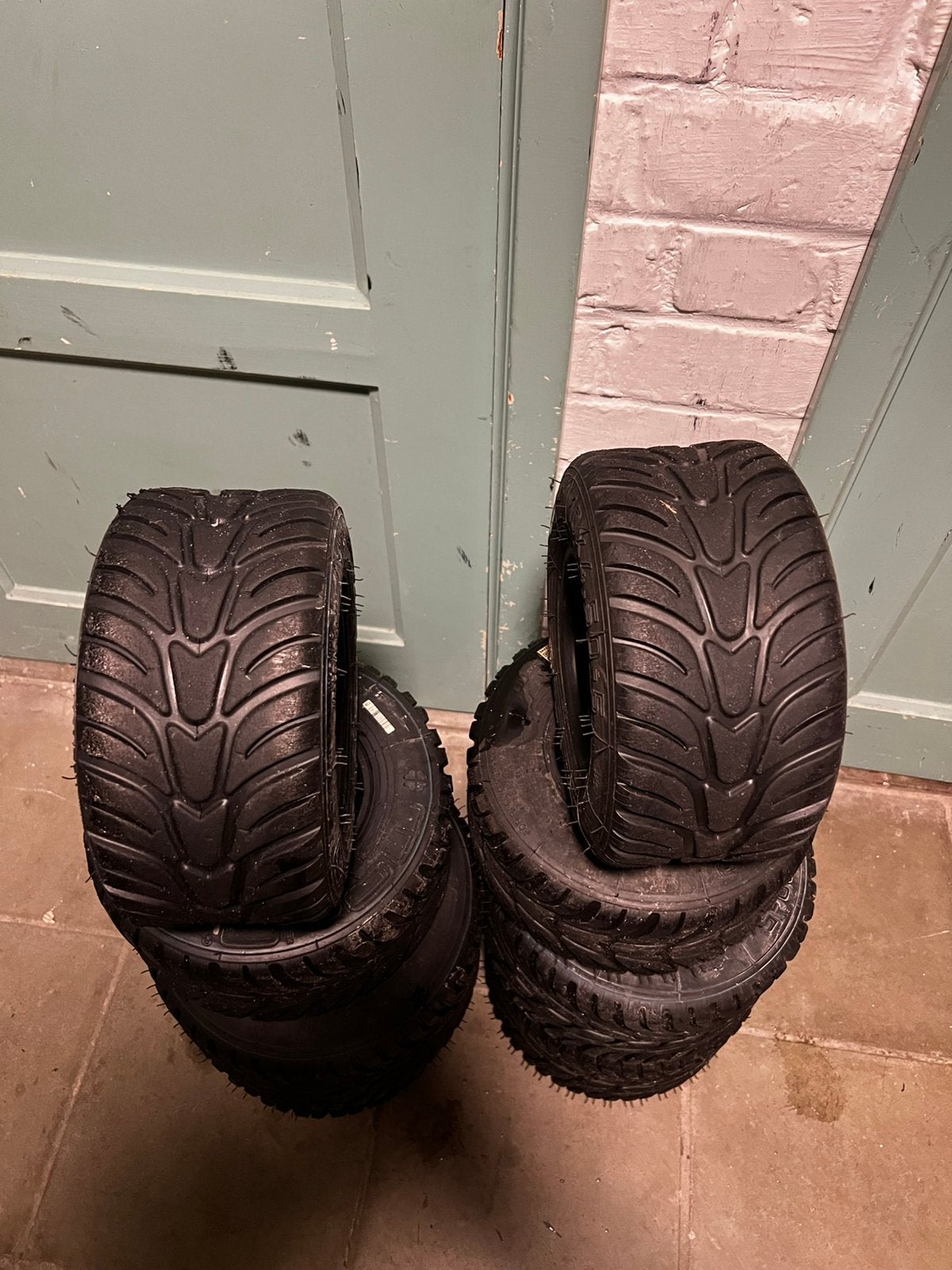 2 sets de pneus pluie Mojo W5 à vendre, Enlèvement ou Envoi, Comme neuf, Pièces Kart