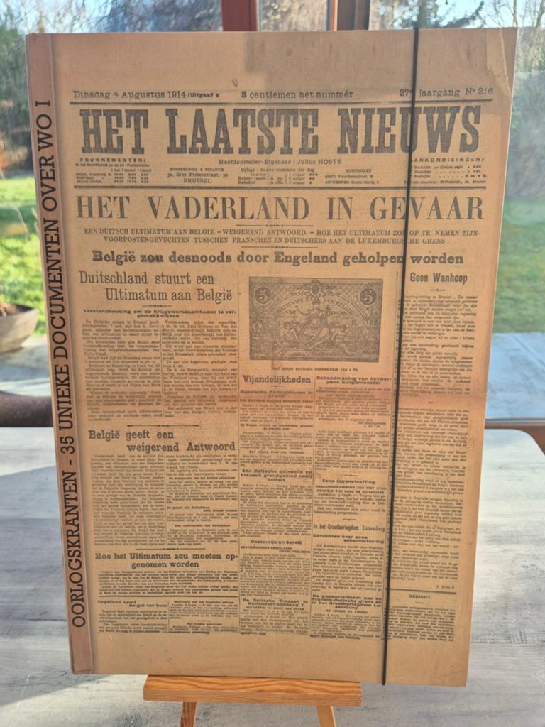 Folder met krantenbericht in het Nederlands, Huis en Inrichting, Woonaccessoires | Kamerschermen, Ophalen of Verzenden