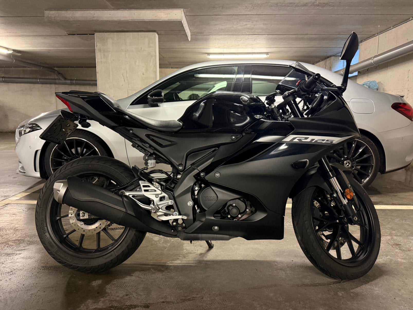 Zeer mooie yamaha yzf r125 met accesoires!!!, Particulier